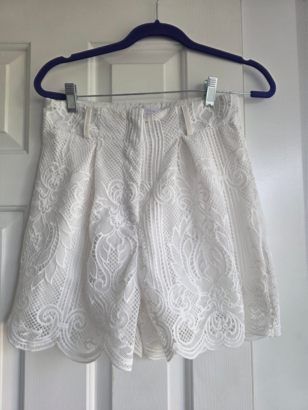 White Closet Women's White Lace Skort with Scalloped Hemline